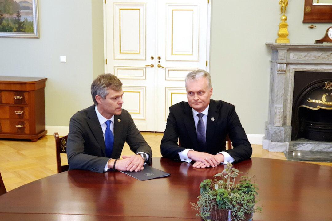 Russia Exchanges Spies With Lithuania, Norway in Cold War-Style Swap