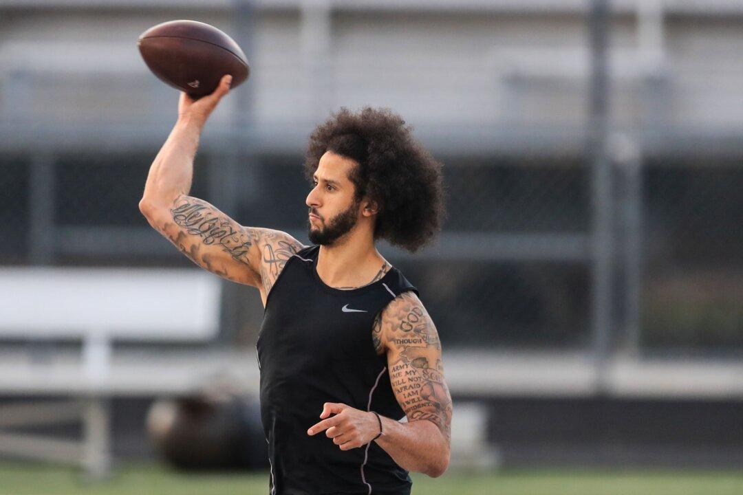 Colin Kaepernick Works out in Front of Teams, NFL Criticizes Last-Minute Change