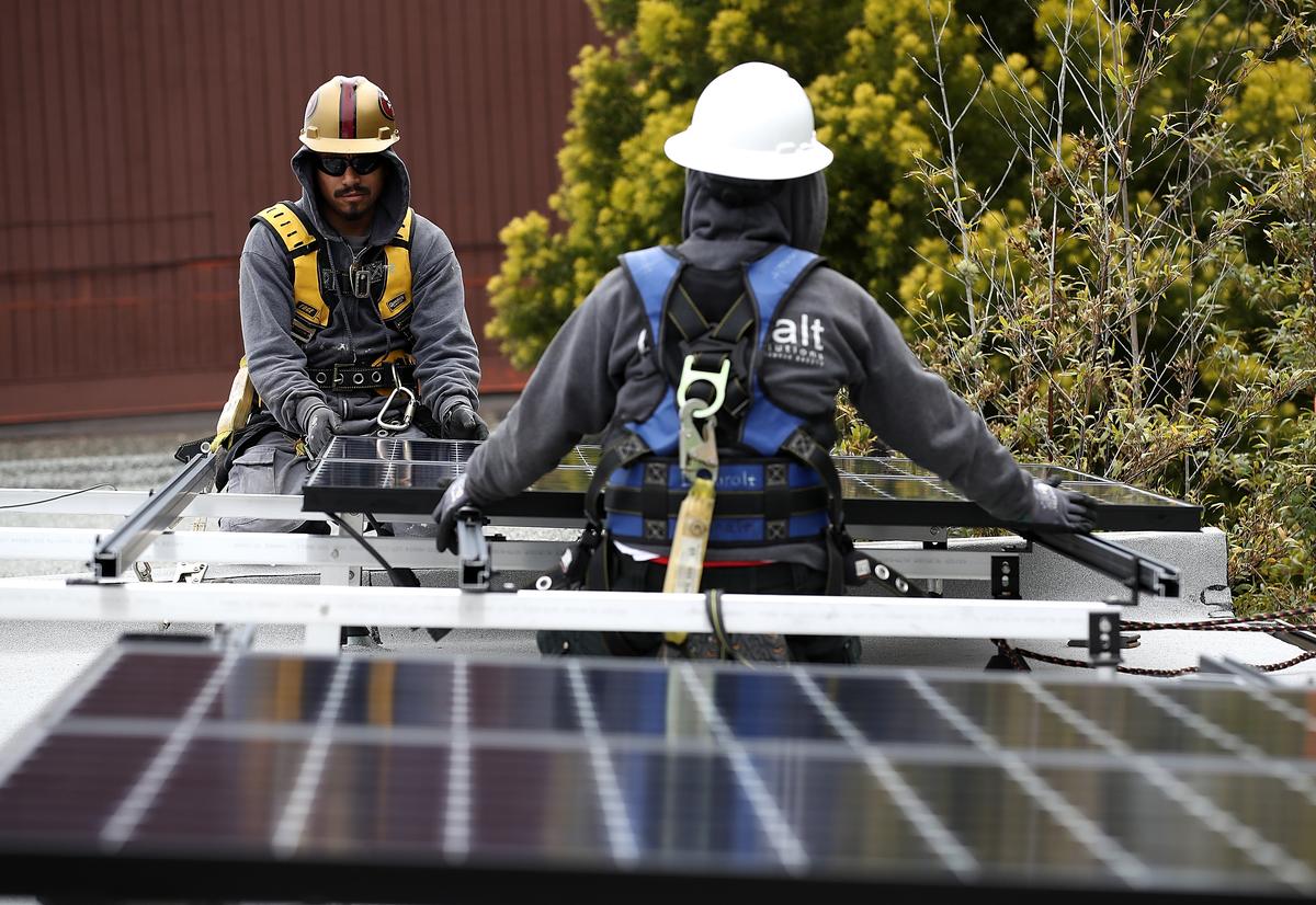 California Reevaluates Shared Solar Panel Policy for New Homes