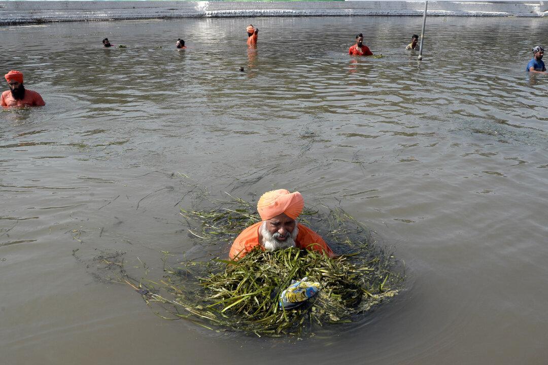 Meet the Amazing Man Who Helped Clean Up a 160-Kilometer-Long River With His Volunteers