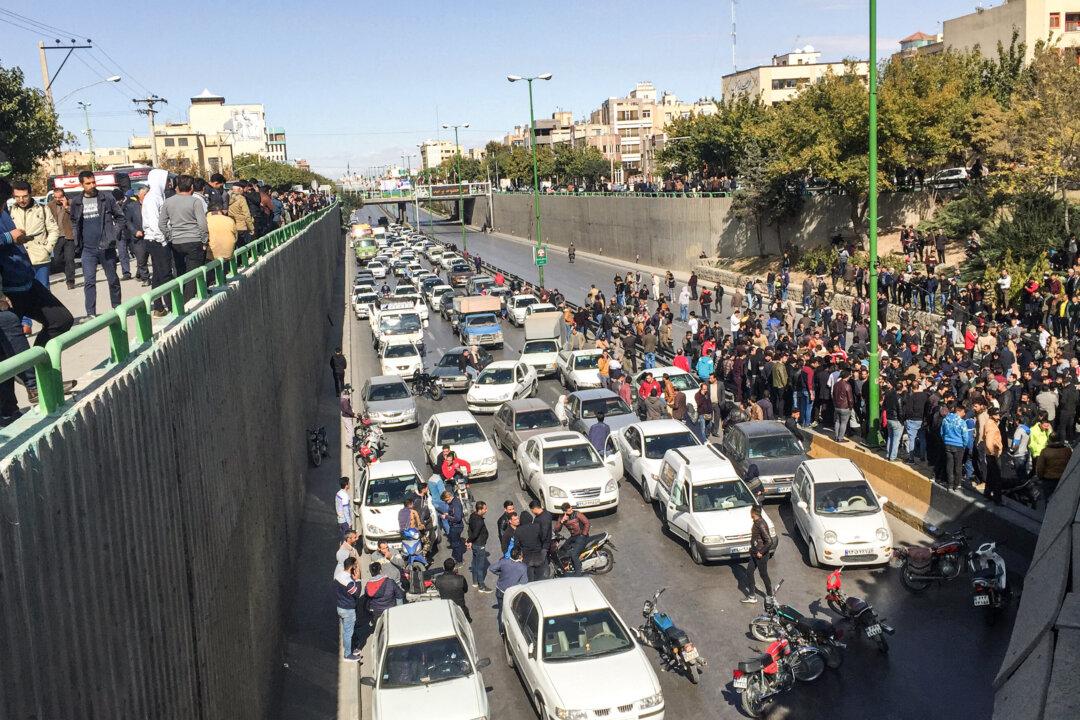 Iran’s Guards Warn of ‘Decisive’ Action If Unrest Continues