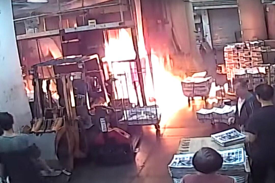 Masked Intruders Set Fire to Hong Kong Epoch Times Printing Press