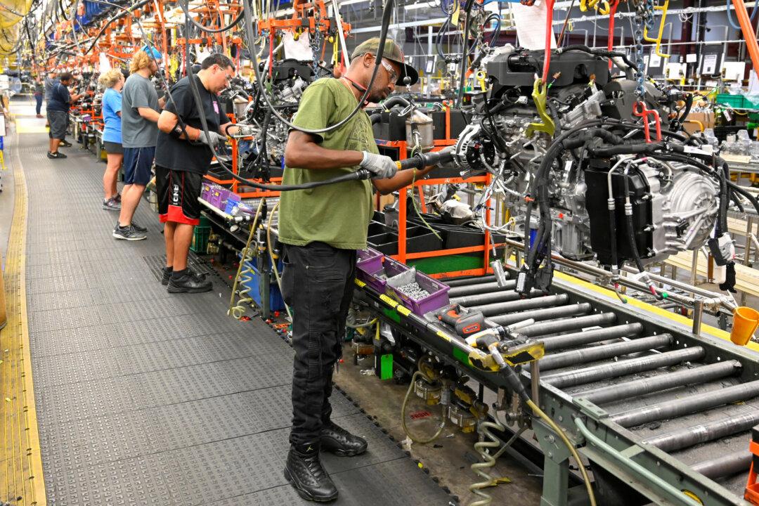 US Factory Orders Rebound in October, Hinting at Stabilization of Manufacturing Sector