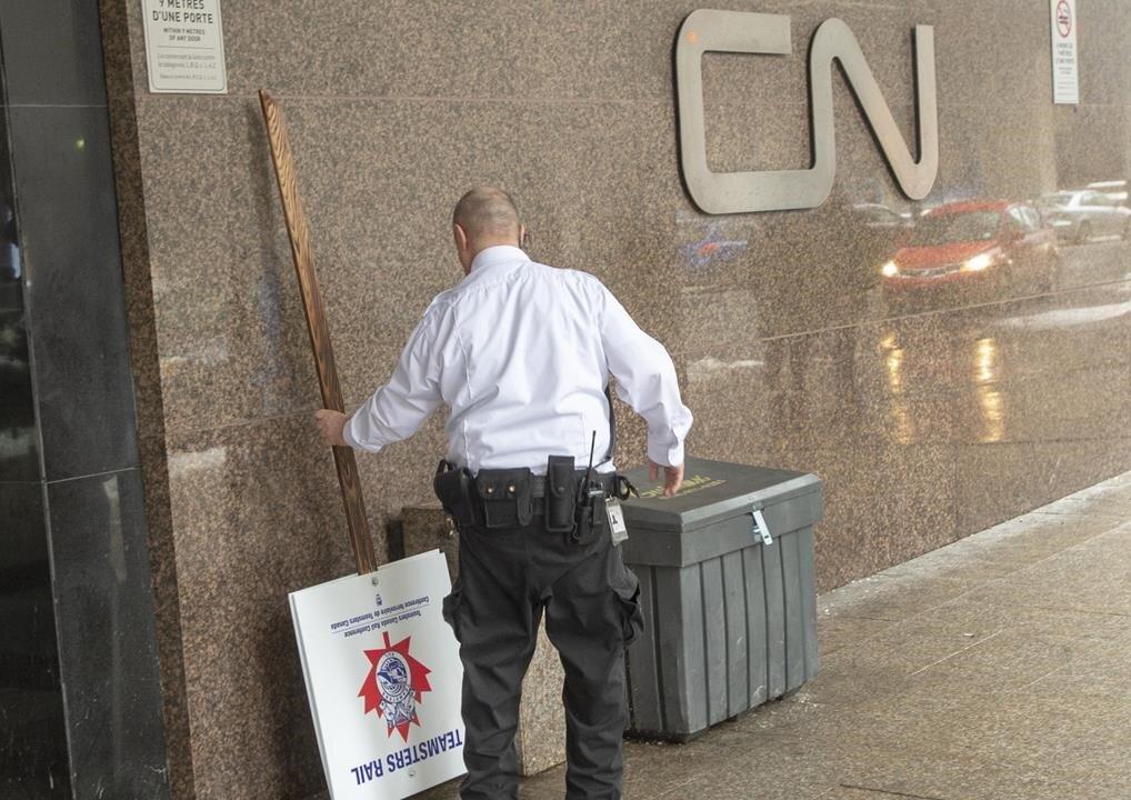 CN Rail Workers Strike Enters Fourth Day as Talks Go Nowhere