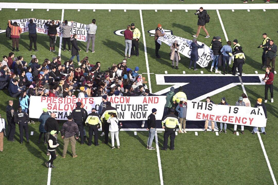 Harvard-Yale Game Delayed by Student Protest; 20-30 Arrested