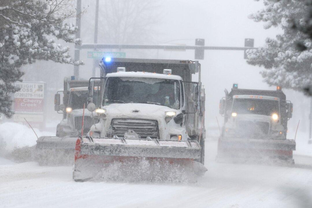 Snow Causes Travel Mayhem Across US Just Before Thanksgiving