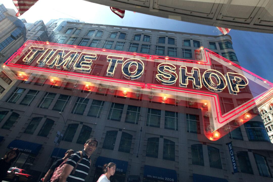 Consumer Sentiment Falls to 10-Year Low on Omicron, Inflation Woes