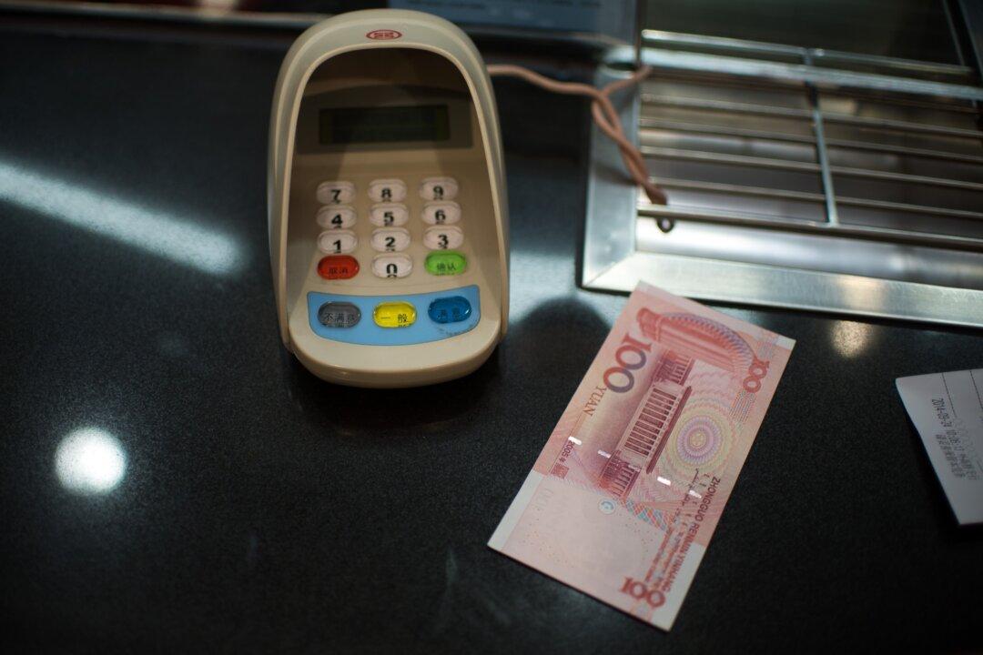 Sichuan Trust Misses Payments on Financial Portfolios as Investors Protest Outside