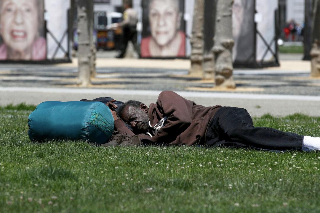 Once-Homeless Man Finds a Flat Thanks to Program Paying the Homeless to Pick Up Trash