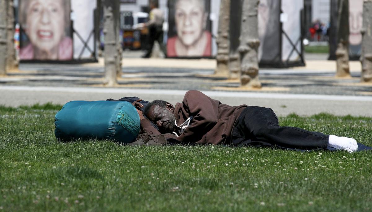 Once-Homeless Man Finds a Flat Thanks to Program Paying the Homeless to Pick Up Trash