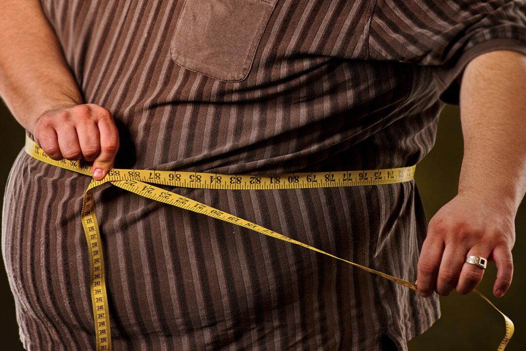 Man Loses 266lbs After ‘Diet or Die’ Ultimatum, Then Runs Half Marathon With His Trainer