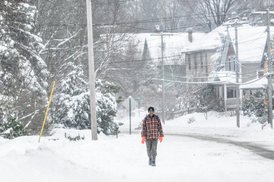 Schools, Offices Close as Long-Lived Storm Clobbers US East