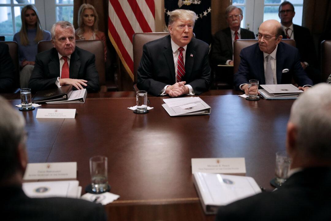 Trump, Commerce Secretary Send Signal That China Deal Can Wait