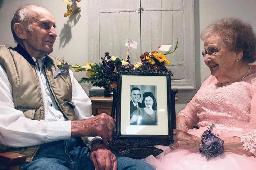 91-Year-Old Wife With Dementia Recognizes Husband on Their 72nd Wedding Anniversary