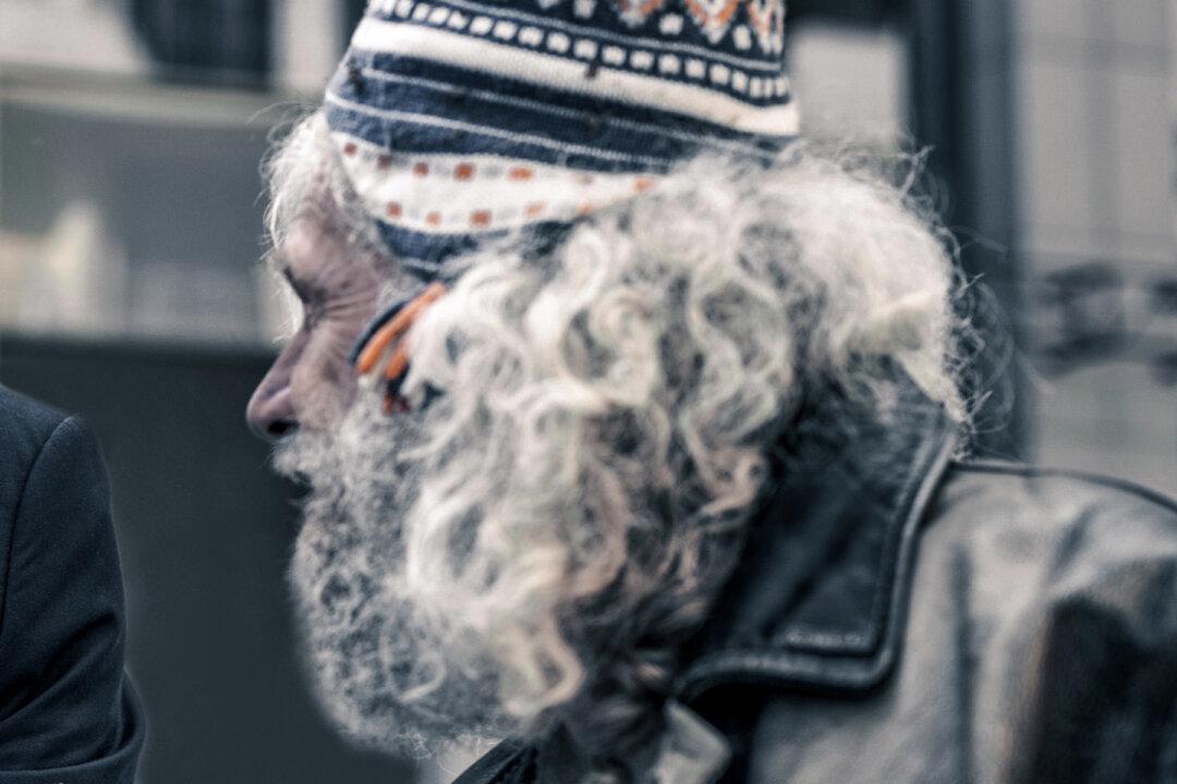 Homeless Man Tears Up After Salon Gives Him an Unrecognizable Makeover