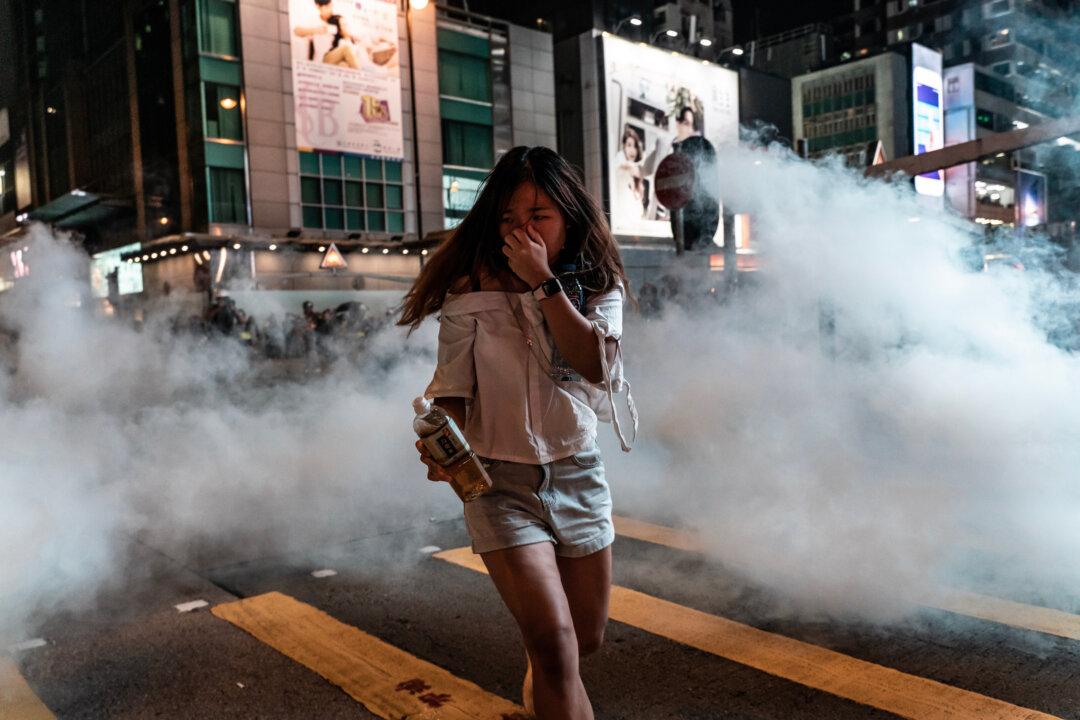 HK Police Say Tear Gas Is Not Harmful to Health or Environment Despite Reports to the Contrary