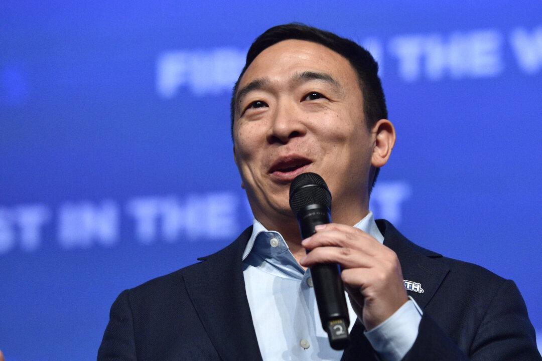 2020 Contender Andrew Yang Says Impeachment ‘Is Going to Be a Loser’