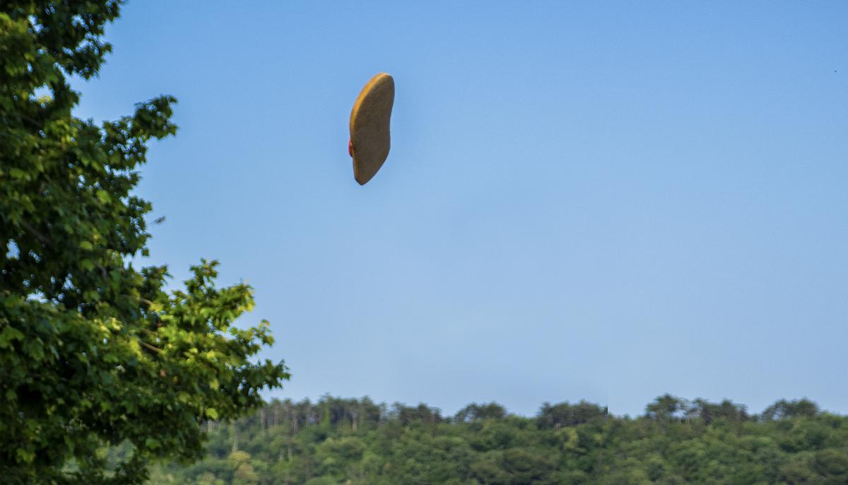 Angry Mom Throws ‘Heat-Seeking’ Flip-Flop and Nails Teenage Daughter From 100 Feet Away