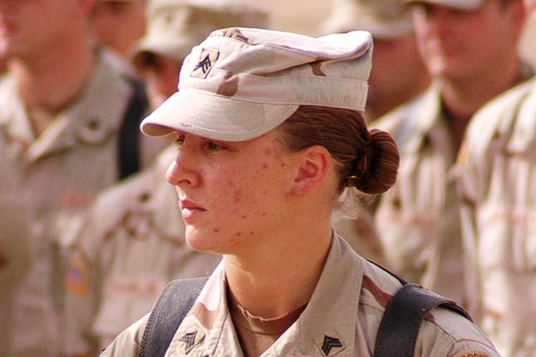 Female Army Sergeant Repels Ambush, Kills 3, Becomes First Woman to Earn Silver Star Since WWII