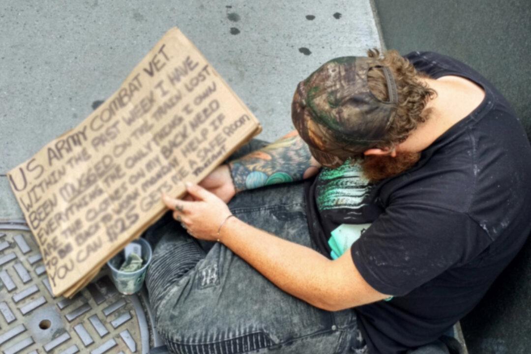 ‘Homeless’ Kid Sits Next to Homeless Veteran in Social Experiment–and People’s Responses Are Shocking