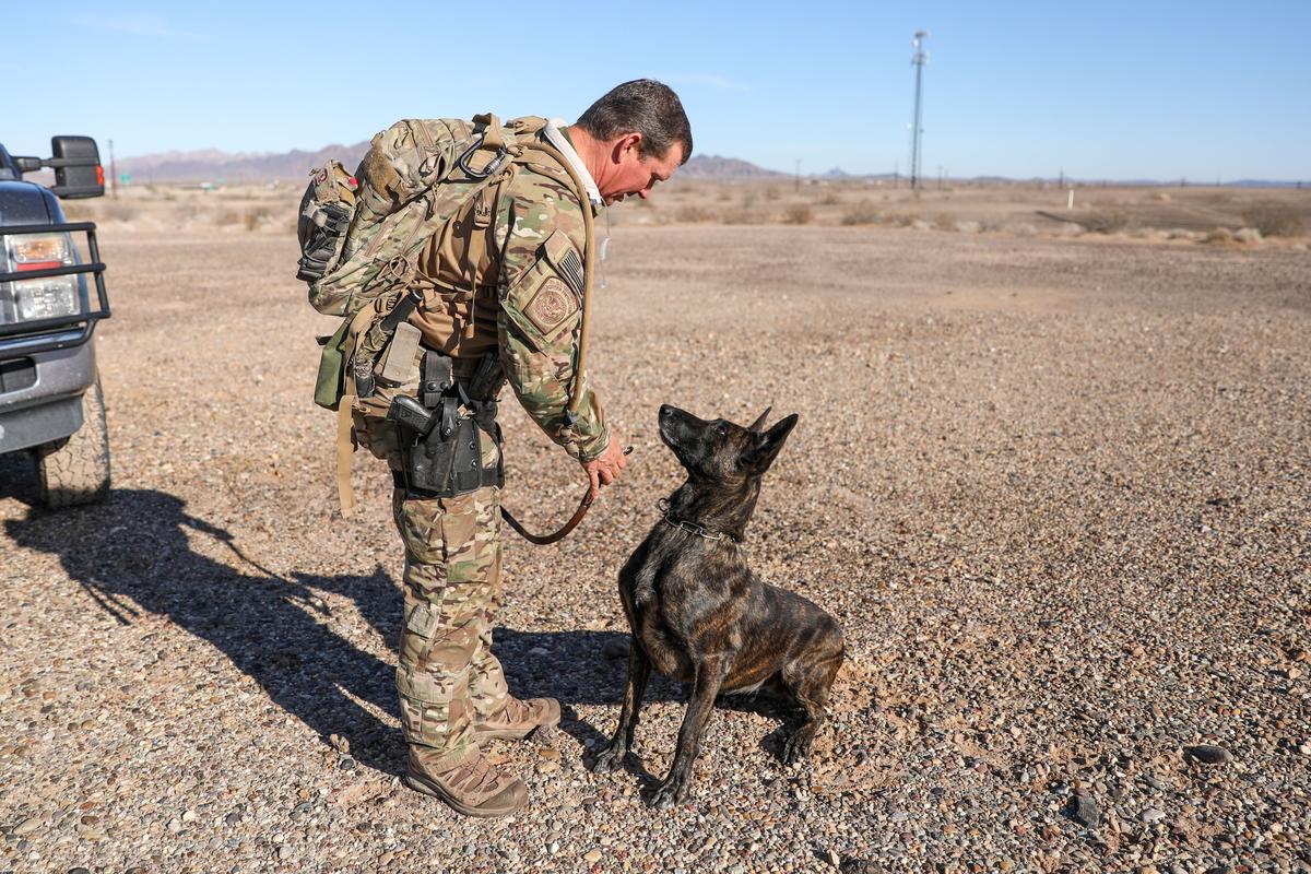 A Special Ops Border Agent and His K-9 Become Super-Trackers in the Arizona Desert
