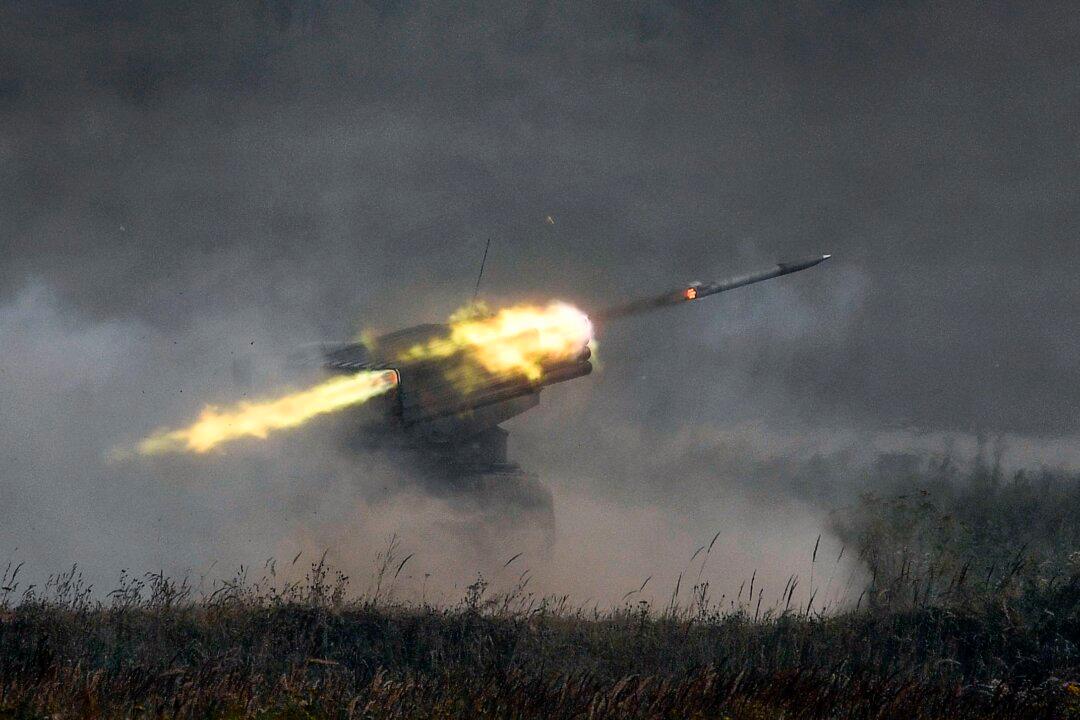 Outgunned, Outranged US Army Hurries to Forge Long-Range Weapons