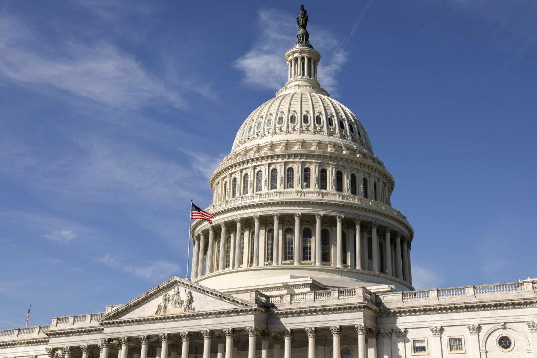 Congress Racing the Clock to Reach Compromise on Federal Spending