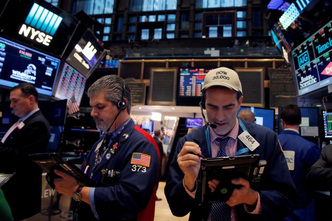 US Stocks Hit Records After Reports of ‘In Principle’ US–China Trade Deal