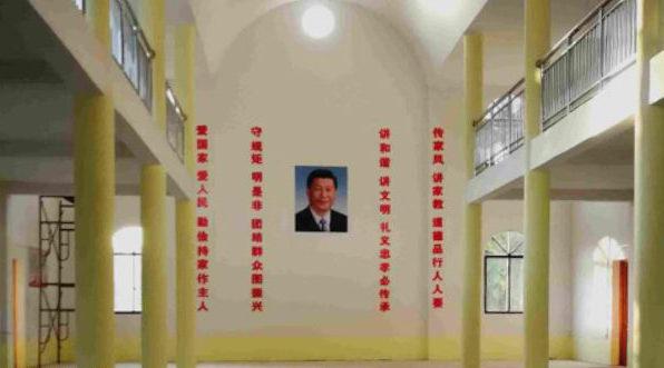 The portrait of Chinese leader, Xi Jinping along with slogans of propaganda on the side. (©<a href="https://bitterwinter.org/xi-jinping-portraits-replace-catholic-symbols/">Bitter Winter</a>)