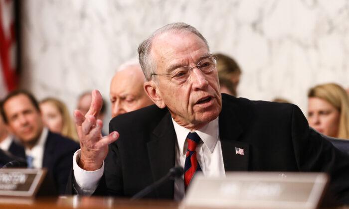 Grassley Says White House ‘Failed’ to Justify Trump’s Firing of Watchdogs
