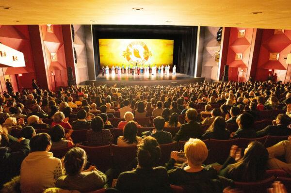 Shen Yun Performing Arts' curtain call at The Performing Arts Center of Purchase College in Purchase, New York, on Dec. 20, 2019. (Larry Dye/The Epoch Times)