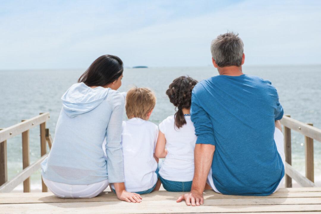 ‘Secret Santa’ Visits Desperate Family After Dad’s Leg Amputated, and He Can’t Finish Building Their Home