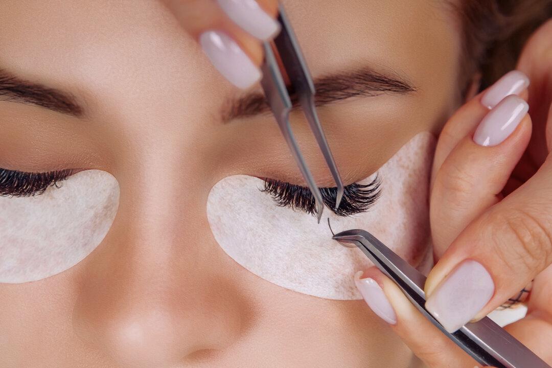 Unclean Eyelash Extensions May Cause ‘Lash Lice’ Infestation, Doctors Warn