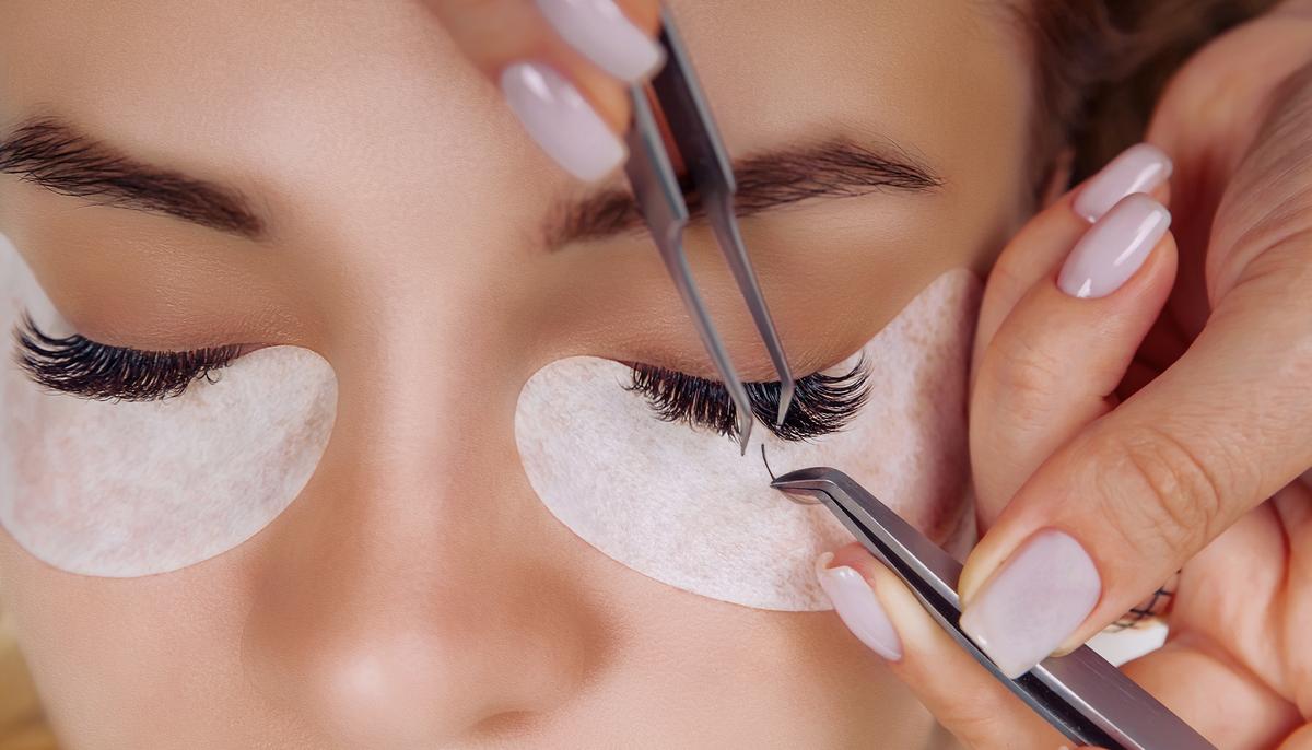 Unclean Eyelash Extensions May Cause ‘Lash Lice’ Infestation, Doctors Warn