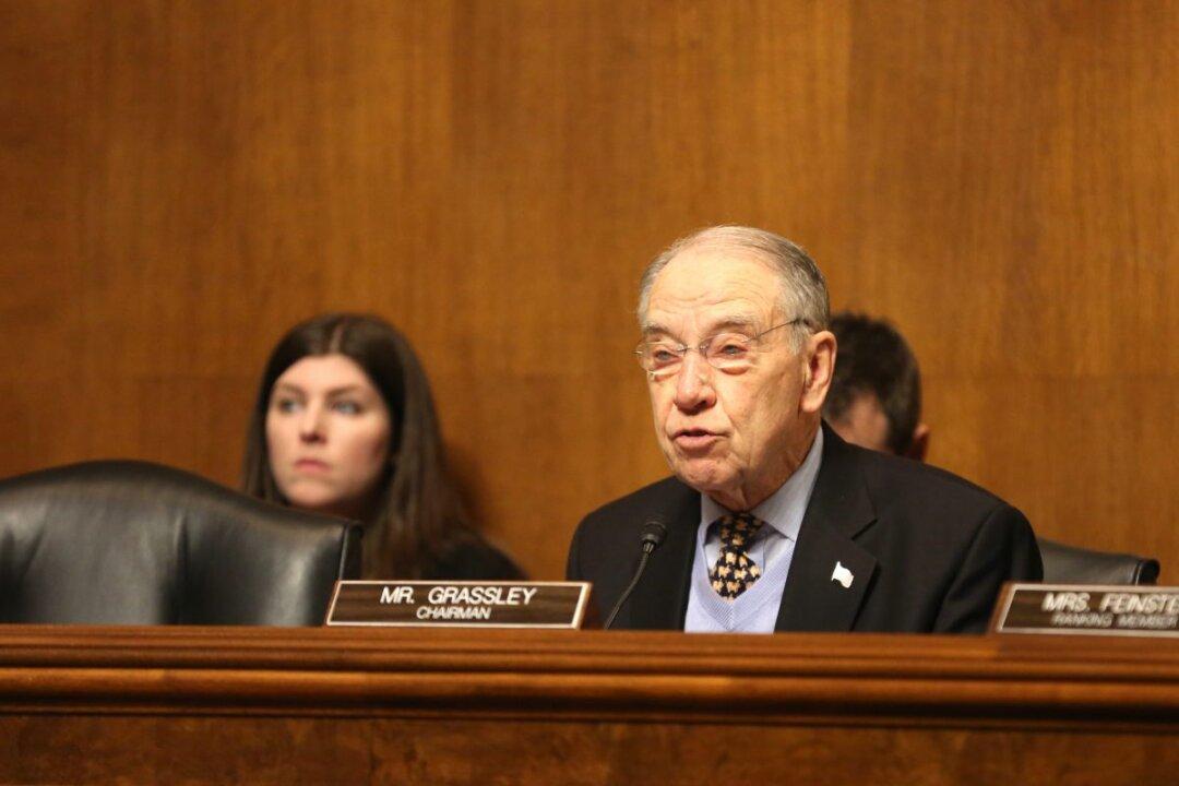 Grassley Challenges Recently Retired FBI Agent to Explain His Role in Hunter Biden Probes