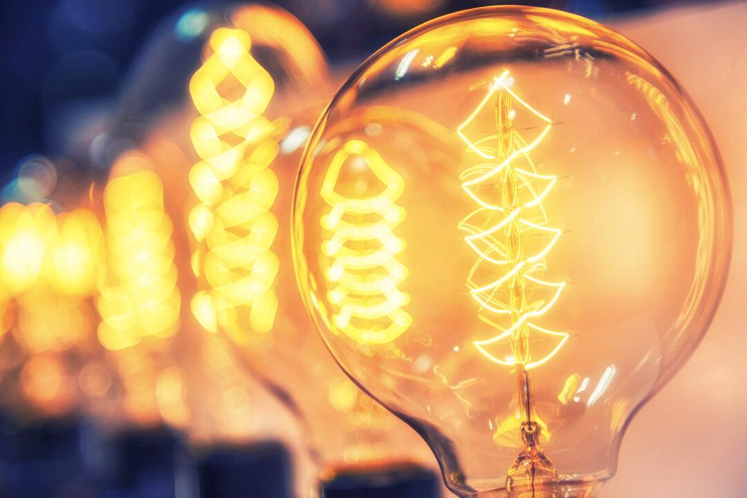 Man Who Once Had His Gas Cut Off on Christmas Pays Utility Bills for 36 At-risk Families During Holidays