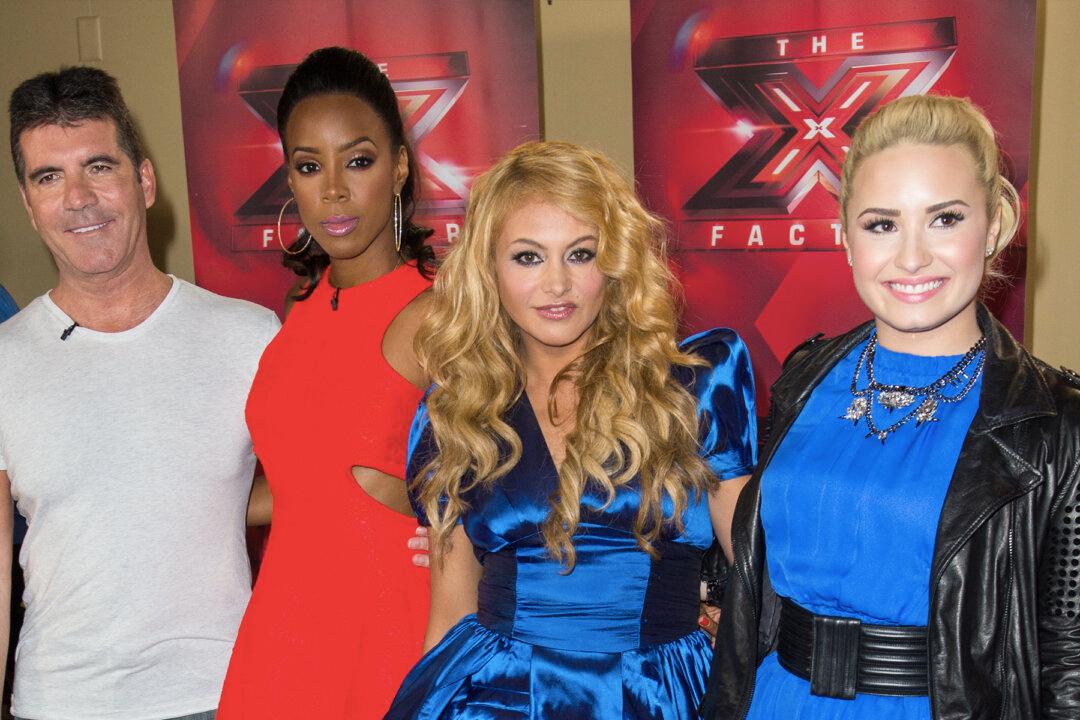 Shy-Bookworm-Teen-Turned-X-Factor-Star Wins Hearts With Her Voice and Beauty