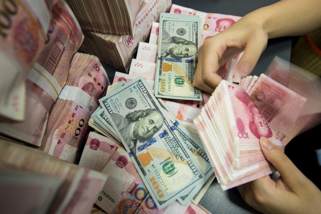 Chinese Yuan Far From Dethroning US Dollar as Global Reserve Currency, Expert Says