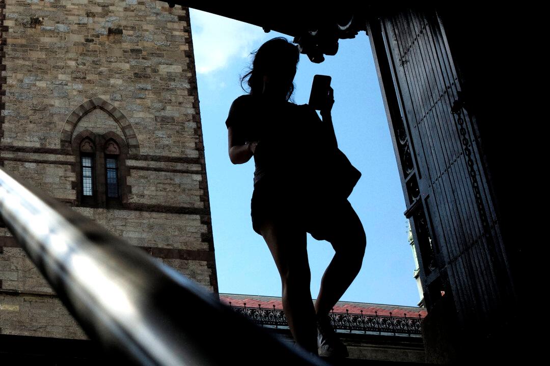 Trump Signs Act Adding Penalties for Robocalls