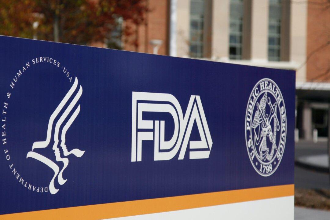 FDA Officials ‘Strongly Recommend’ Not to Change Dosing Schedule for CCP Virus Vaccine
