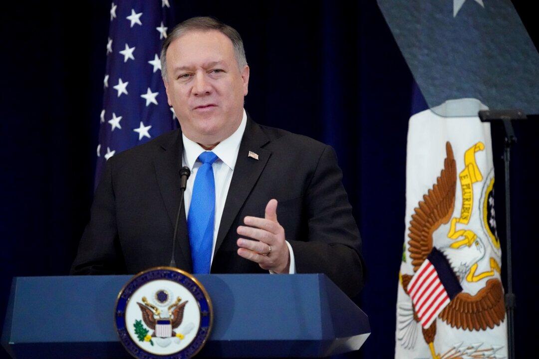 Secretary of State Defends US Presence in Iraq as Its Parliament Moves to Expel Troops