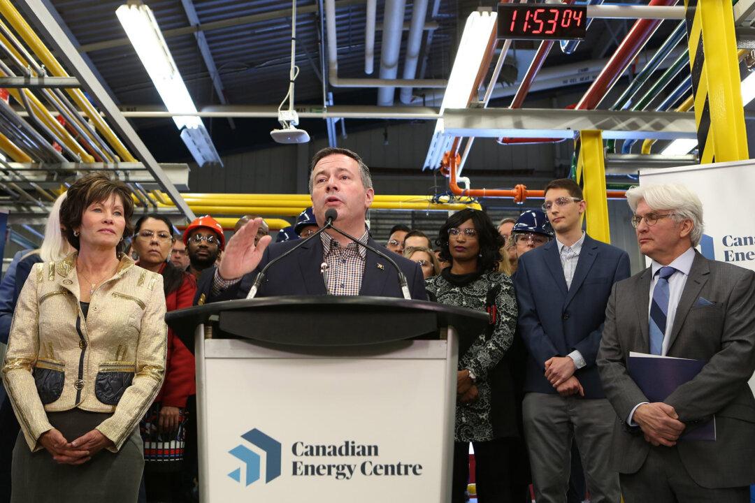 Kenney’s ‘War Room’ Takes On Well-Funded Campaigners Smearing Oilsands