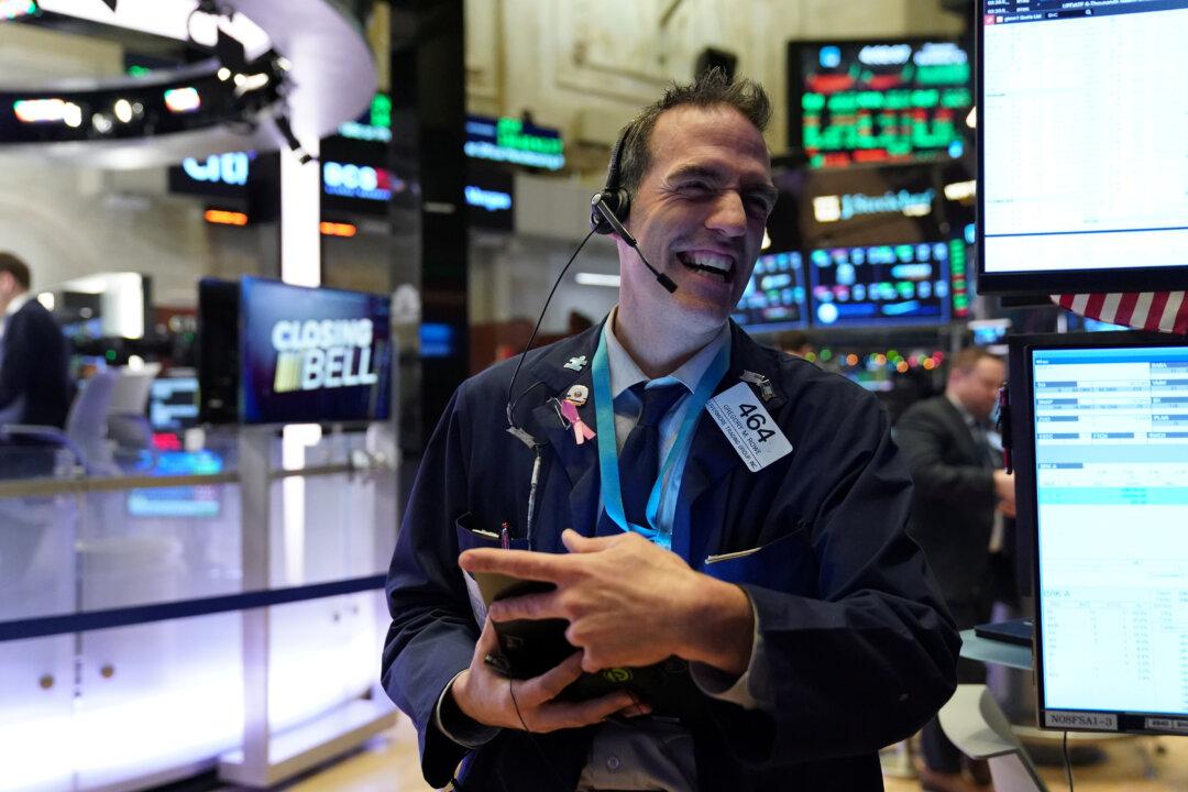 Wall Street Starts 2020 at Record Levels on China Stimulus, Trade Hopes