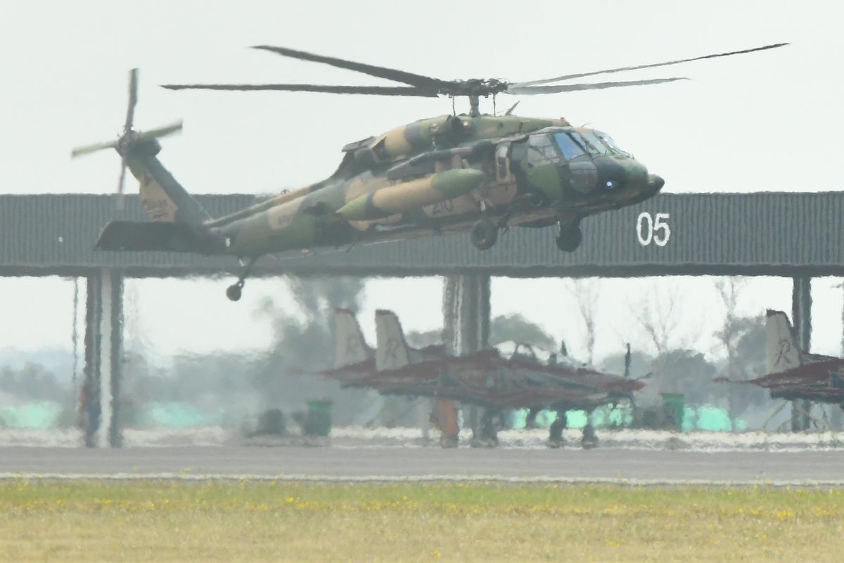 Australia Deploys Military to Rescue 800 Trapped by Bushfires in Victoria