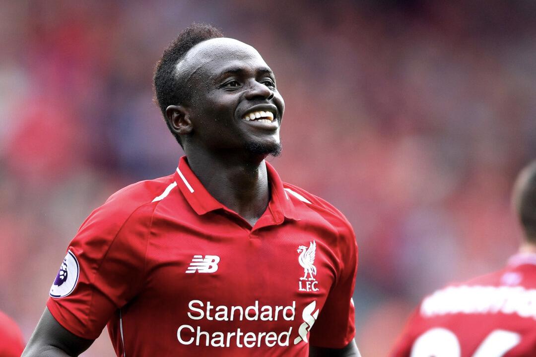 Soccer Star Sadio Mané Spotted With Cracked iPhone Despite Earning $200,000 a Week