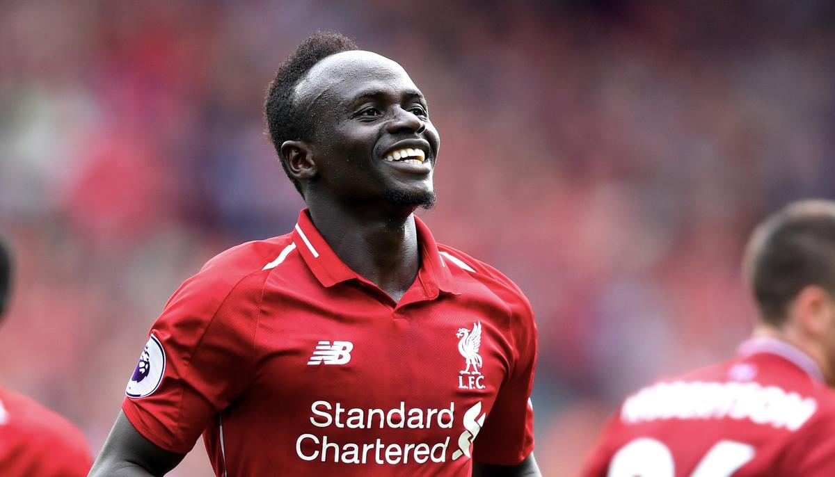 Soccer Star Sadio Mané Spotted With Cracked iPhone Despite Earning $200,000 a Week