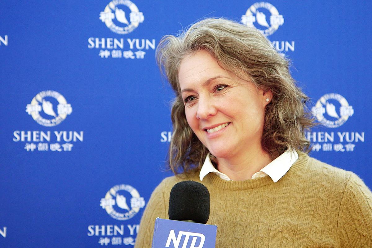 Disney Recording Artist in Awe of Shen Yun Singer’s Vocal Technique