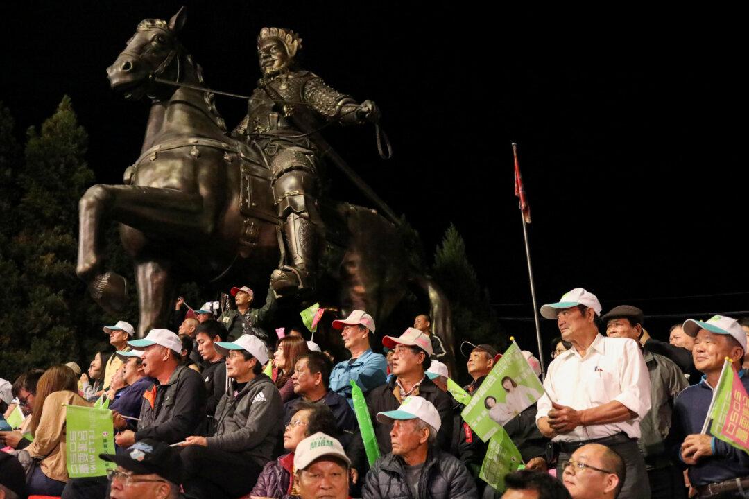 Taiwan to Vote in Shadow of China Pressure, Hong Kong Protests