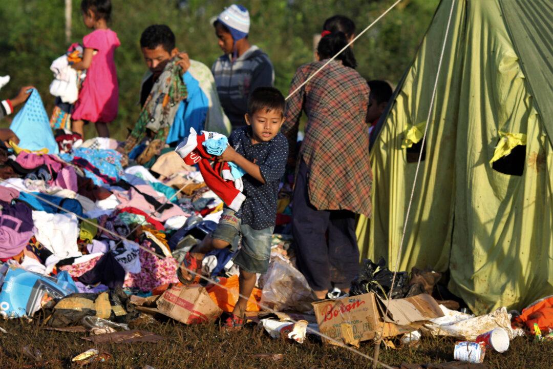 Mudslides, Blackouts Hamper Search After Indonesia Floods