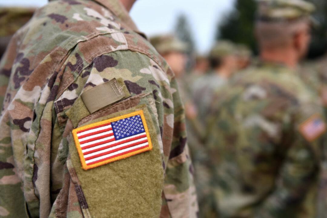 Soldiers Plan a Surprise for the Server After Learning Their Lunch Is Already Paid For